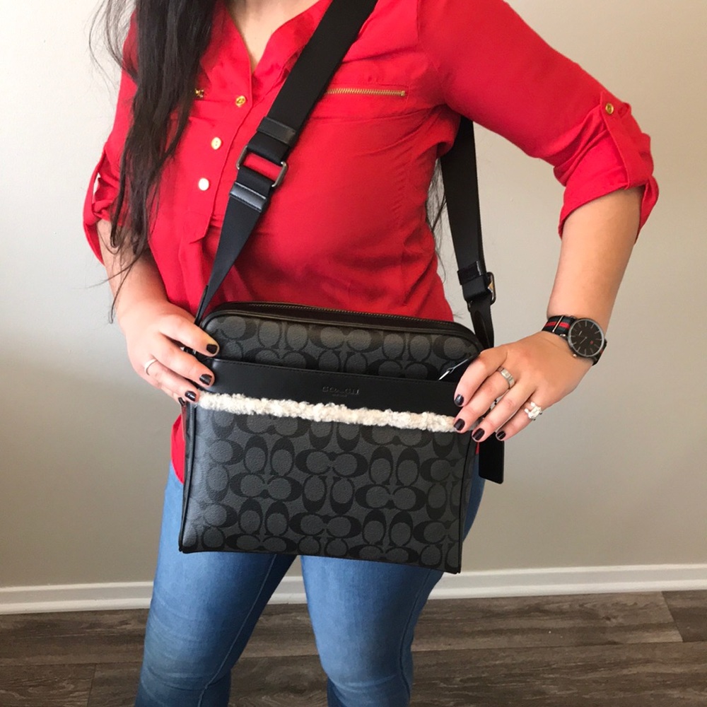 💝NWT- Coach signature canvas Bag